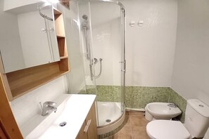 Shower, bidet - Apartment in Northern Alps near Arc (Val Cenis)