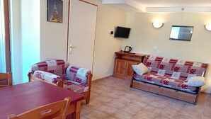 Living area - Apartment with parking near River (Val Cenis)