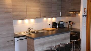 Køleskab, ovn, kogeplade, opvaskemaskine