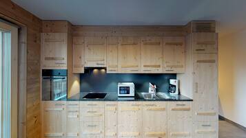 Geladeira, micro-ondas, fogão, cooktop