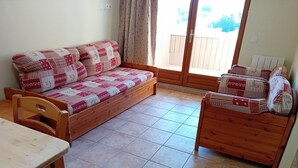 Living area - Central apartment with mountain view (Val Cenis)