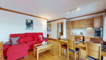Smart TV, DVD player, stereo