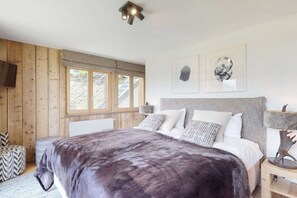 6 bedrooms, desk, free WiFi