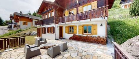 المنشأة من الخارج