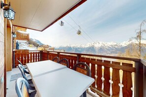 Outdoor dining - Centrally-located apartment for 6 (Veysonnaz)