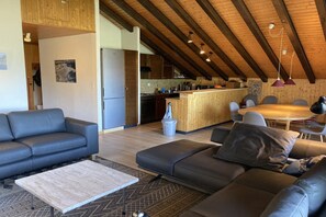 Smart TV, fireplace, DVD player