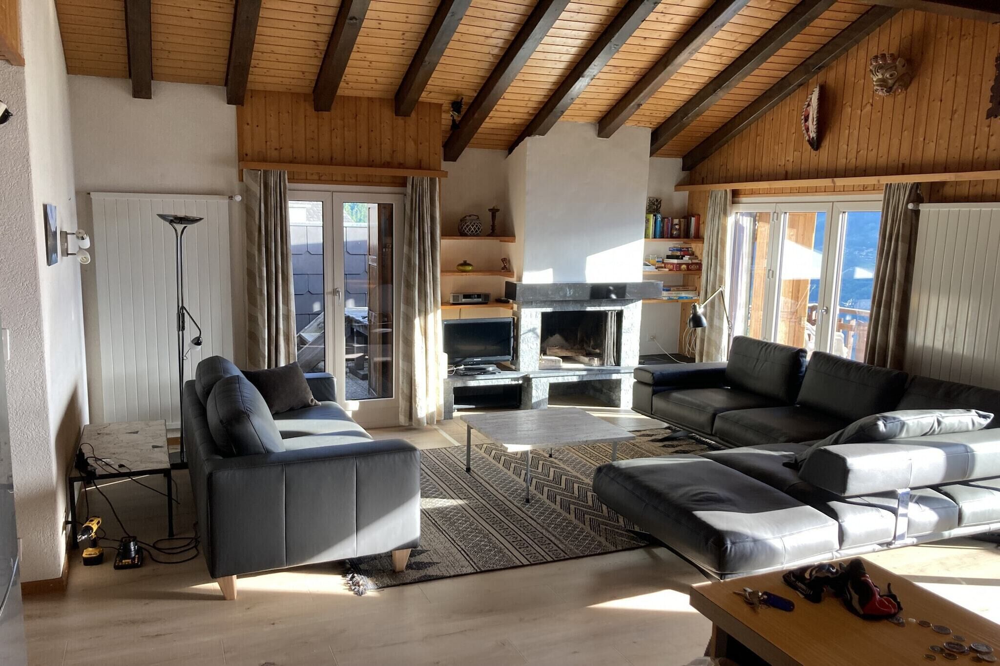 Smart-TV, Kamin, DVD-Player