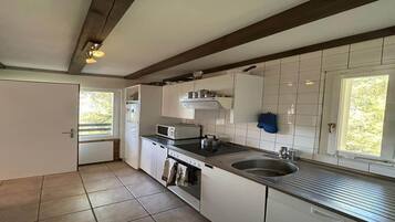 雪櫃、微波爐、焗爐、爐具