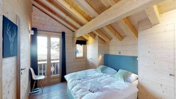 4 bedrooms, iron/ironing board, free WiFi