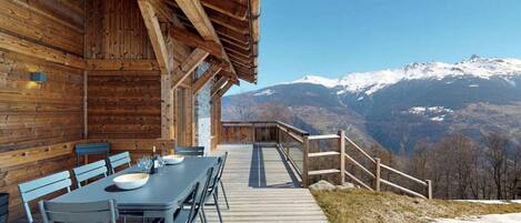 تناول الطعام بالخارج