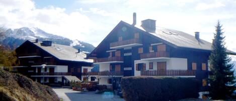 المنشأة من الخارج