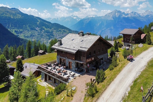 Apartment on ski slopes of Prarion