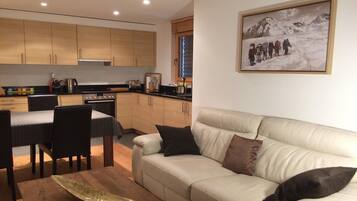 Smart-TV, Kamin, DVD-Player