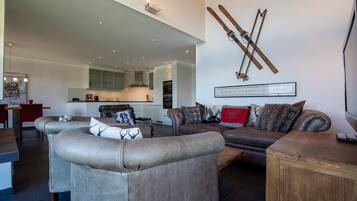 Televisor intel·ligent, llar de foc i reproductor de DVD