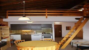 KĂŒhlschrank, Mikrowelle, Ofen, Herdplatte