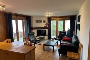 TV, fireplace, DVD player - Valley-view apartment in Veysonnaz (Veysonnaz)