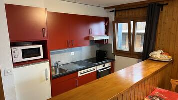 Réfrigérateur, micro-ondes, four, lave-vaisselle