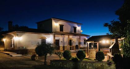 Finca 'La Pedrosa' with mountain views, Wi-Fi and air conditioning