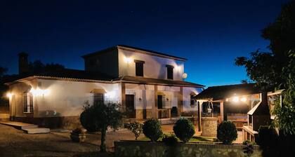 Finca 'La Pedrosa' with mountain views, Wi-Fi and air conditioning