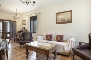 TV, peis og DVD-spiller