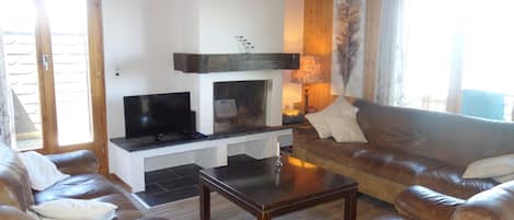 Televisor intel·ligent, llar de foc i reproductor de DVD