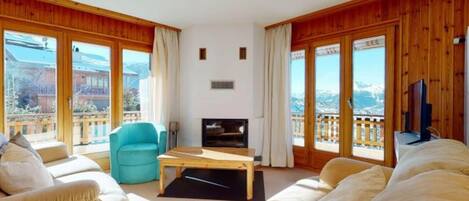 Smart-tv en een open haard