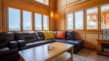 Smart TV, fireplace, DVD player