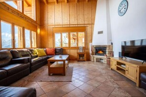 TV, fireplace, DVD player