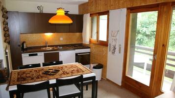 Réfrigérateur, four, plaque de cuisson, lave-vaisselle