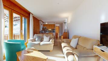 Smart TV, fireplace, DVD player