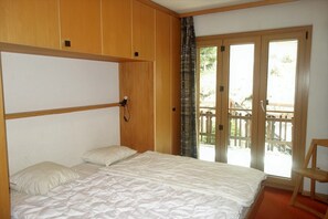 2 bedrooms