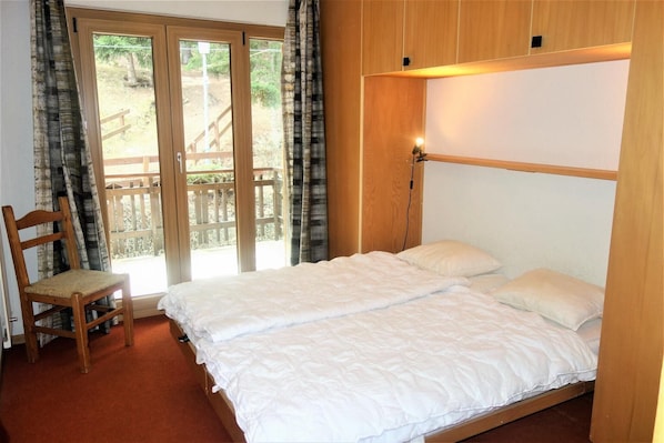 2 bedrooms