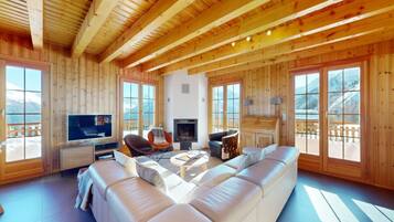 Smart TV, fireplace, DVD player