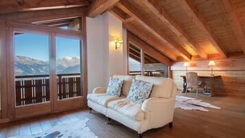 Smart TV, fireplace, DVD player