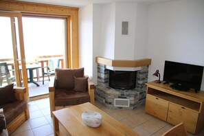 TV, fireplace, DVD player