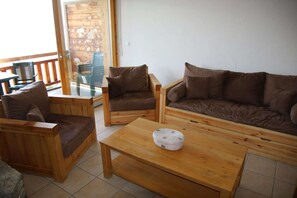 TV, fireplace, DVD player