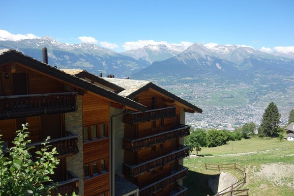 Exterior - Hilltop apartment with views (Veysonnaz)
