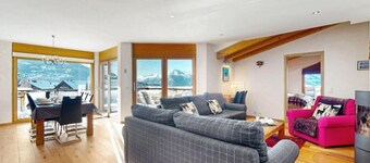 Spacious apartment near cable car