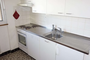 Réfrigérateur, four, plaque de cuisson, lave-vaisselle
