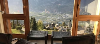 Spacious apartment near cable car