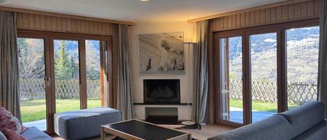 Smart TV, fireplace, DVD player