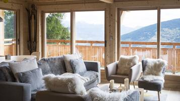 Televisión, chimenea