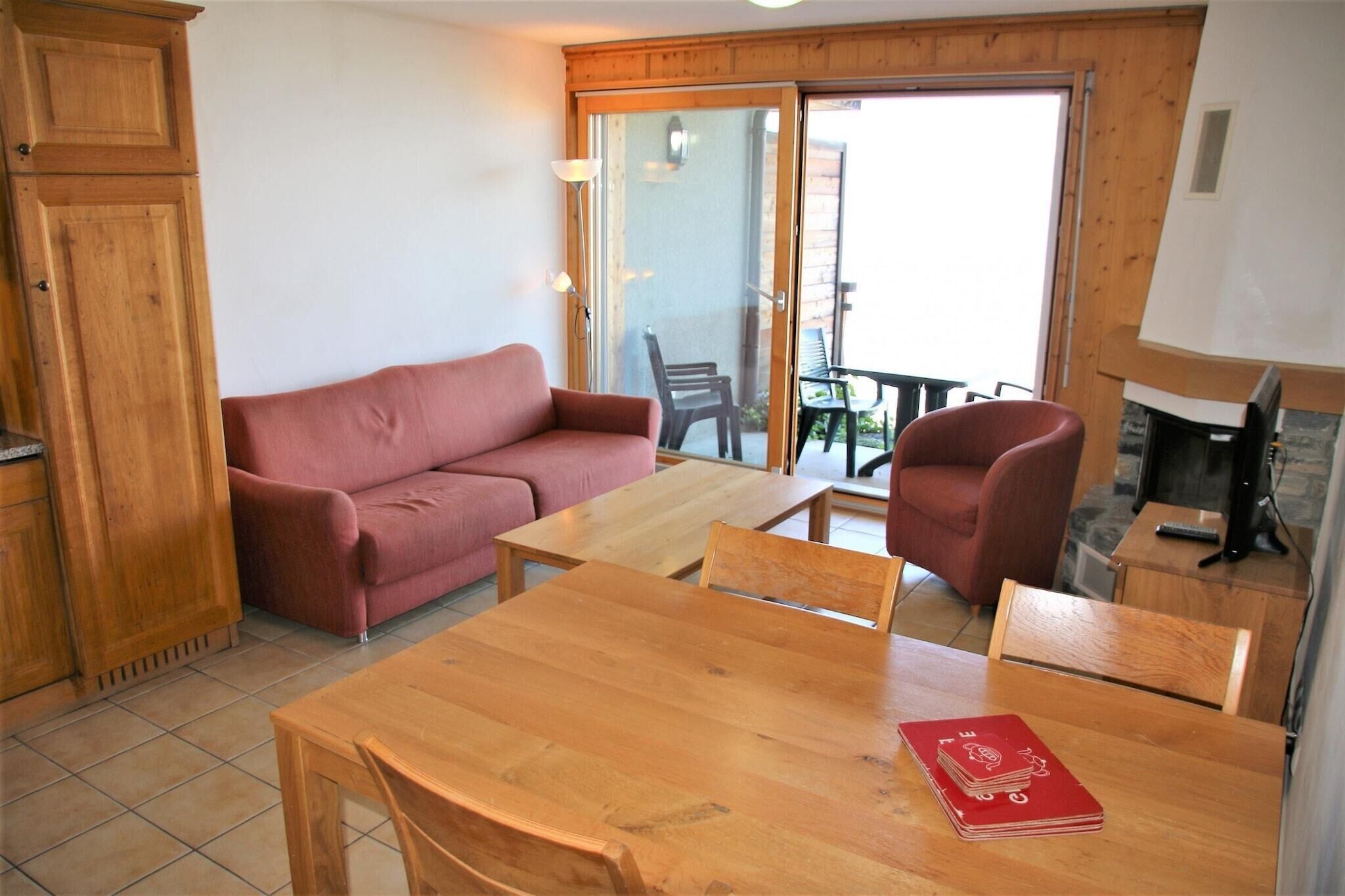 Een smart-tv en een open haard