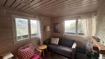 Een smart-tv en een open haard