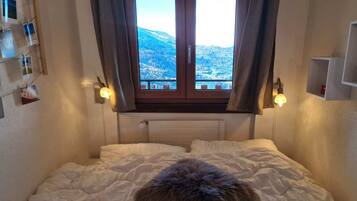 1 bedroom, travel cot, free WiFi