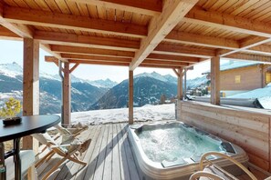 Outdoor spa tub - Lush chalet in Heremence with sauna (Hérémence)