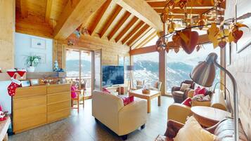 TV, fireplace, DVD player