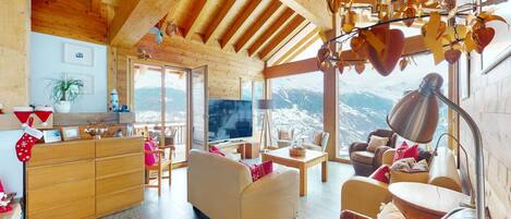 TV connectée, cheminée, lecteur de DVD