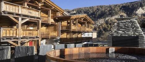 Bain à remous extérieur