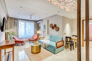 Apartment | 2 bedrooms - Elegant 1bhk With Pool Only 2km to Candolim Beach (Candolim)